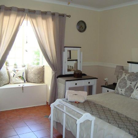 Roses And Pebbles B & B Guest House Klerksdorp Exterior foto